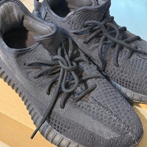 Adidas Yeezy Boost 350 V2 Onyx - Size 11 - Used